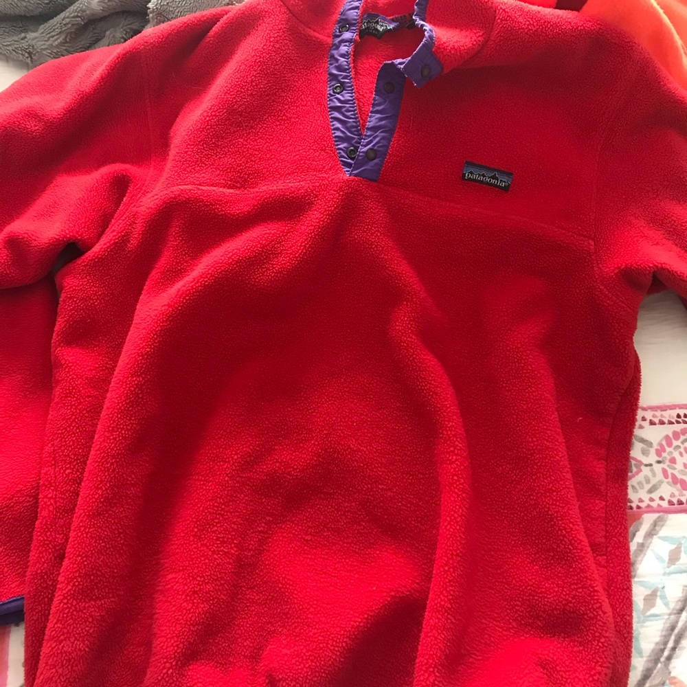 Red patagonia sweatshirt
